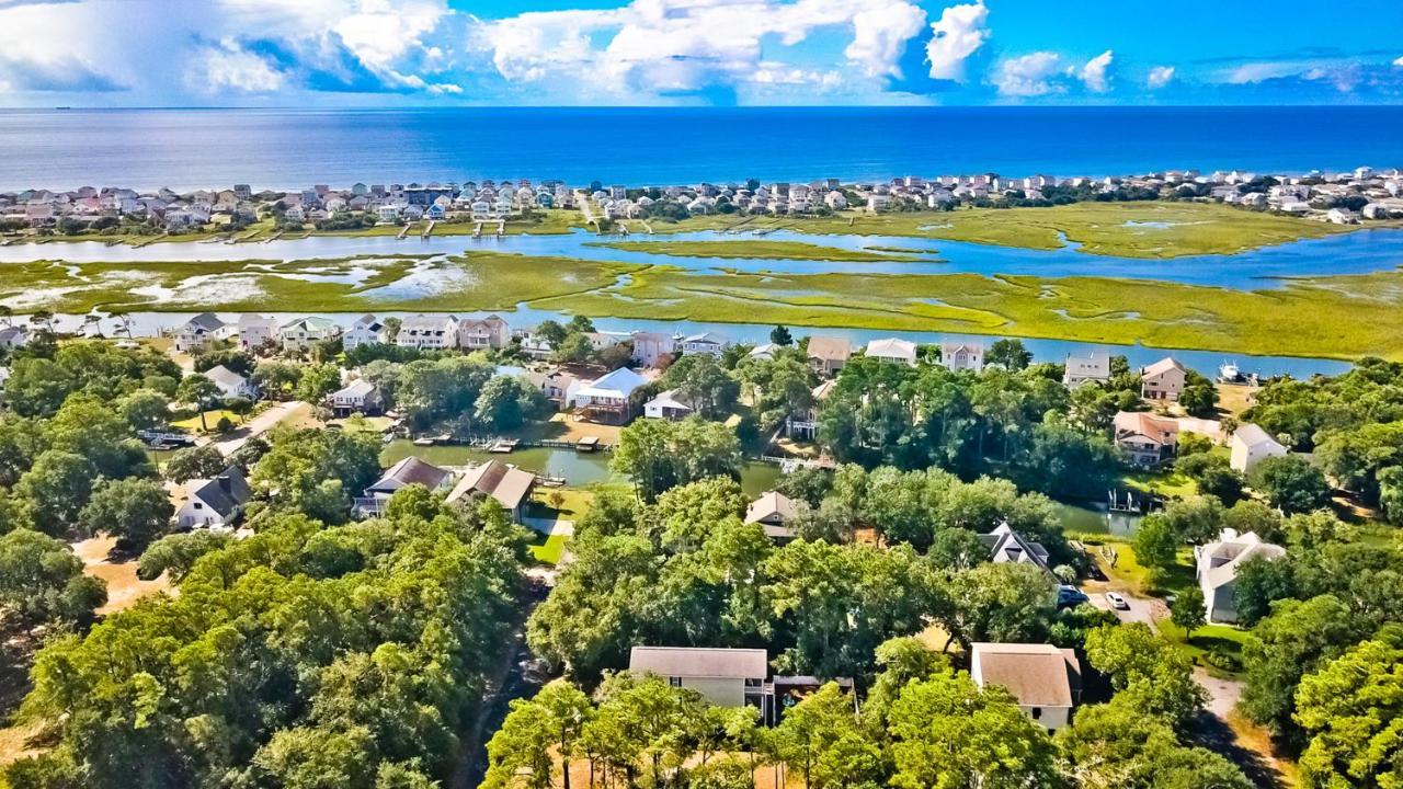 O'Hare'S Oasis Oak Island Exterior photo